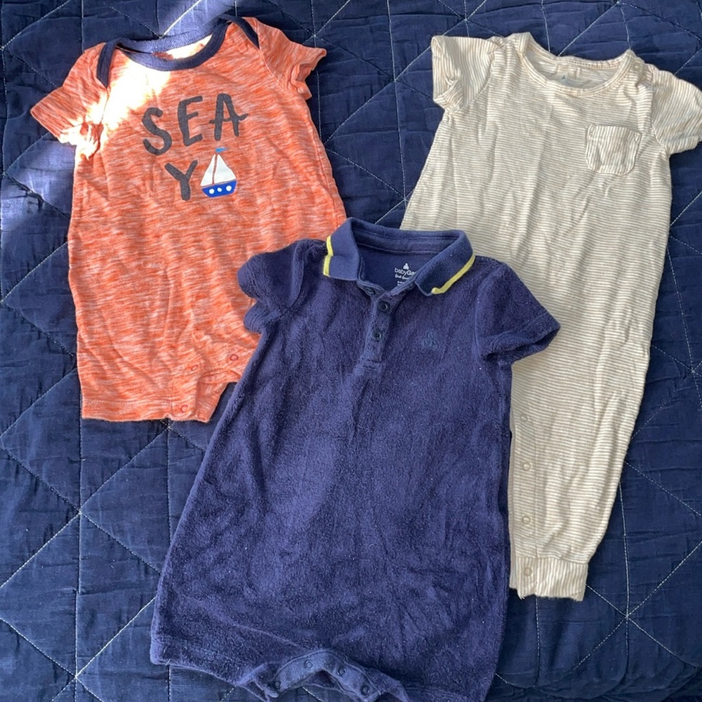 Baby Gap 6-9 month rompers one-piece